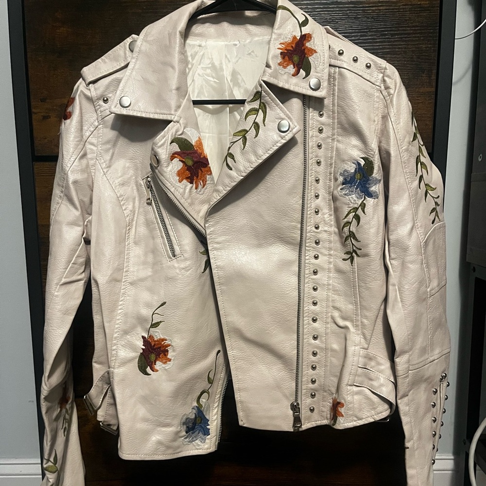 Size Small Women’s Floral Embroidered Embellished Faux Leather Jacket
